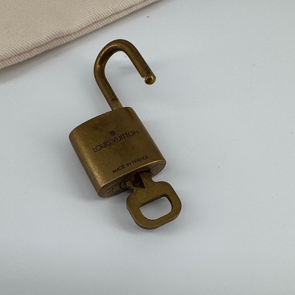 Louis Vuitton Lock and Key #321 with Box and Dust Cover - Picture 3 of 4